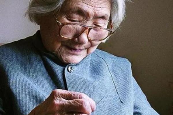 救命之恩的回报：她的微笑让我心暖如春